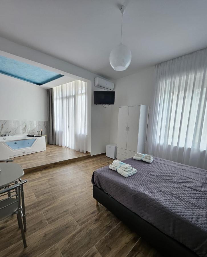 B&B Pietre Preziose ซาแลร์โน ภายนอก รูปภาพ