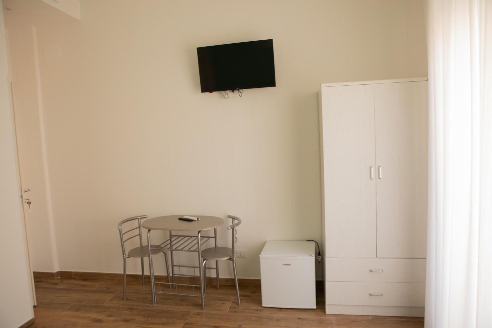B&B Pietre Preziose ซาแลร์โน ภายนอก รูปภาพ