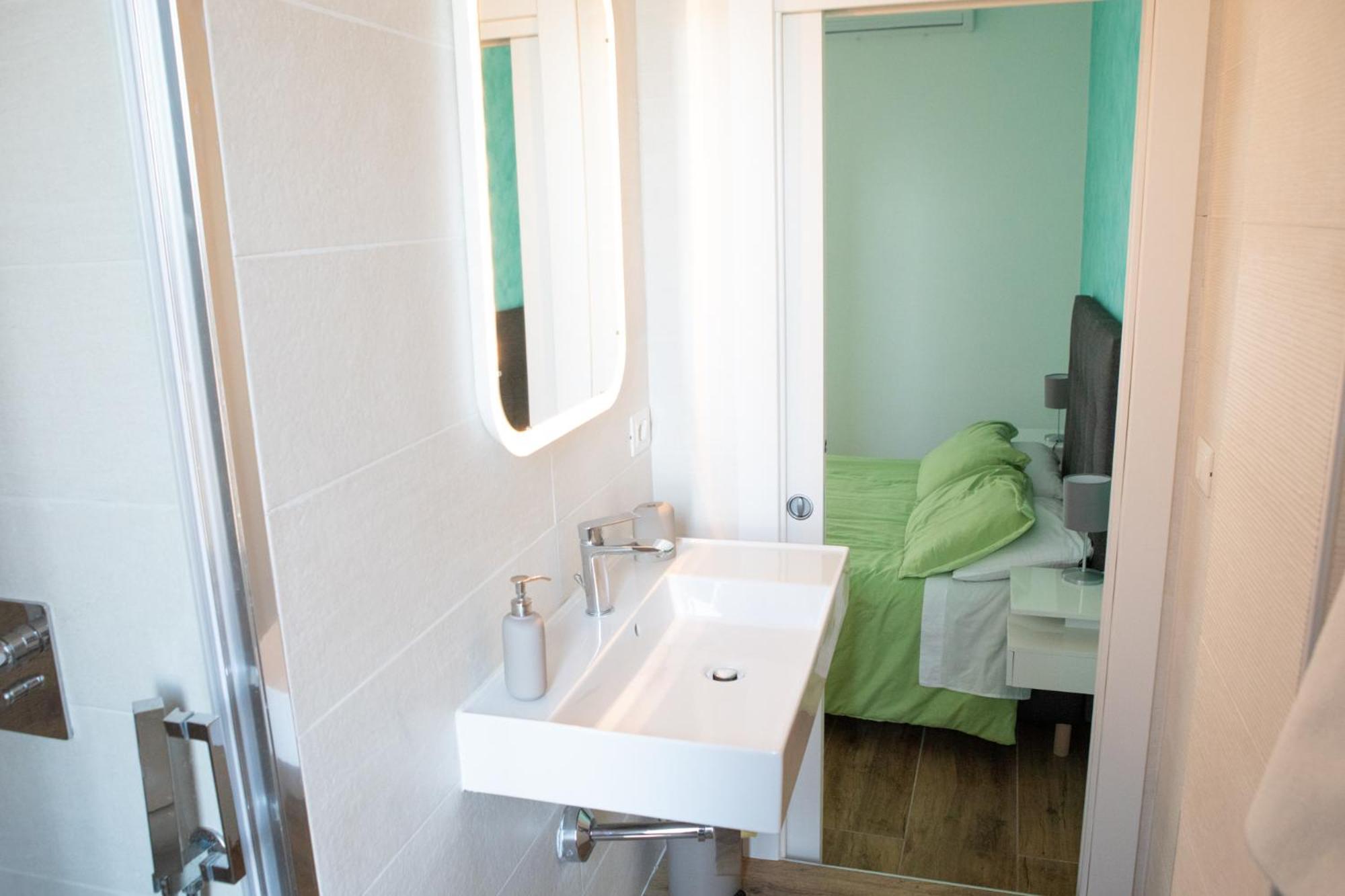 B&B Pietre Preziose ซาแลร์โน ภายนอก รูปภาพ